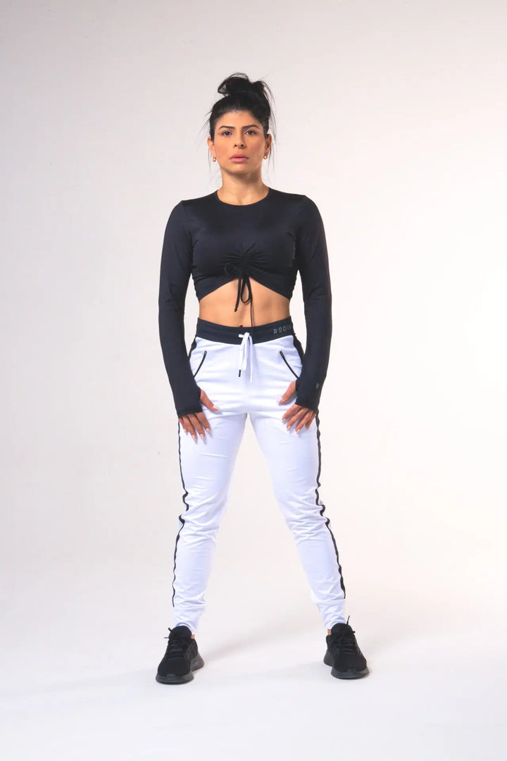 Woman wearing the Shasta functional long of sleeve scrunch top and color black#color_black